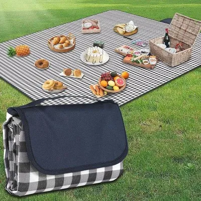 Produktbild von Bequeme Picknickdecke, 200 x 200 cm – Wasserdichte Stranddecke für Camping und Outdoor-Aktivitäten – Faltbar und maschinenwaschbar
