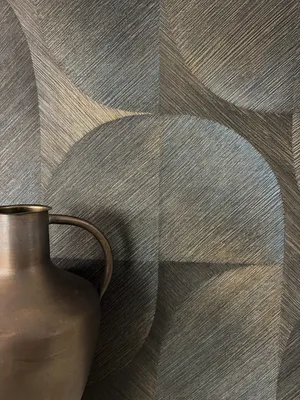 Produktbild von NEWROOM Tapete Braun Vliestapete Muster - Mustertapete Modern Dunkelbraun Grau Linien Verlauf Retro Geometrisch 3D-Optik