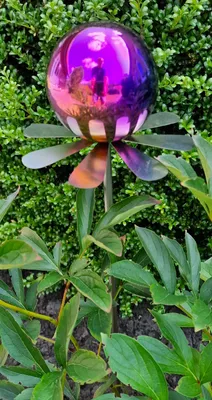 Produktbild von Blütenzauber Rotterdam Rosenkugel 10 cm Edelstahl rainbow poliert Gartenstecker Deko mit Stab 80 cm