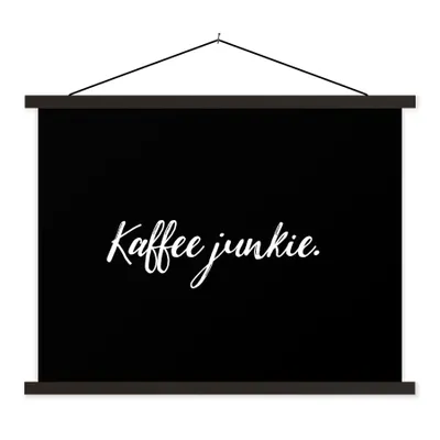 Produktbild von MuchoWow® Textilposter Kaffee Junkie - Sprichwörter - Kaffee 150x113 cm mit schwarzem Rahmen - Wohnzimmer