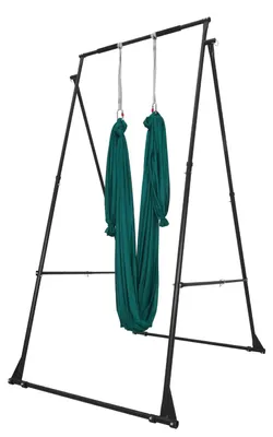 Image de Support suspendu pour yoga aérien SucceBuy avec hamac de yoga de 6 m de long (vert), capacité de charge jusqu'à 200 kg, structure triangulaire stable, poignée en mousse EVA et possibilités de réglage horizontal à 4 niveaux et vertical à 6 niveaux.