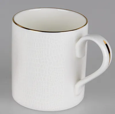 Produktbild von Becher, Tasse LARCH KROKO mit Krokodilmuster weiß Goldrand Keramik Formano WA
