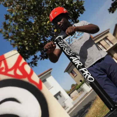 Image de TK8 Air Pro Carbon Edition Pogo Stick
