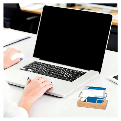 Produktbild von Visitenkartenhalter aus Buchenholz - Minimalistischer Ständer für das Büro aus Naturholz und Metall