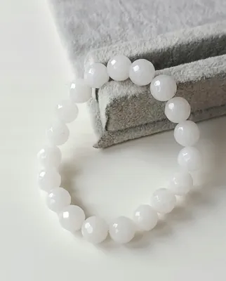 Produktbild von WEISSES ARMBAND AUF EINEM ELASTISCHEN BAND MIT EINEM FACETTIERTEN JADEITSTEIN 10 mm