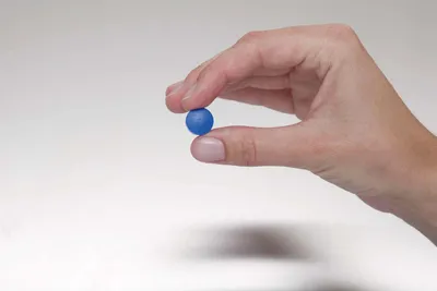 Produktbild von MAUL Magnet rund 10 Stück 0,15 kg Kunststoff Ferrit bruchsicher erodiert lackiert Ø 1.5 x 0.7 cm blau