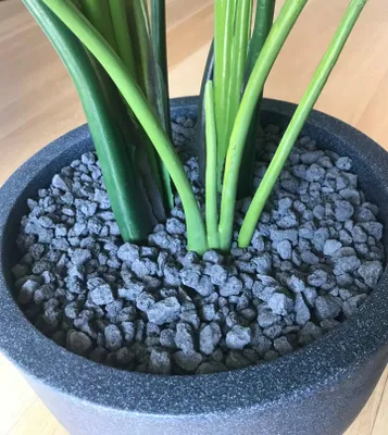 Produktbild von aplanta Mineraldekor Vulkan­Lava anthrazit | 25 L, für drinnen & draußen, Zubehör, wie echt, Allergiker geeignet, pflanzliche Dekoration Praxis, Office Wohnzimmer