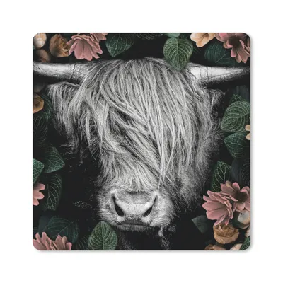 Produktbild von MuchoWow® Mauspad Mousepad Schottischer Highlander - Blumen - Schwarz - Weiß 20x20 cm - Mousepads - Maus Mat - Pad - Mausunterlage - Desk Mat - Bureauartikeln
