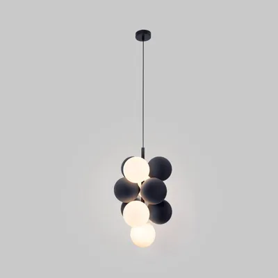 Produktbild von Vertikal hängende Akustiklampe "RAIM" - 4 leuchtende Kugeln und 6 absorbierende Kugeln grau