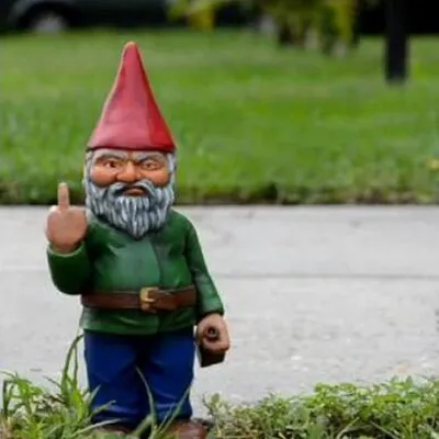Produktbild von Gartenfigur Gnom 15 cm, Wetterfest, UV-beständig, Lustige Garten Dekoration, für Garten, Terrasse und Balkon