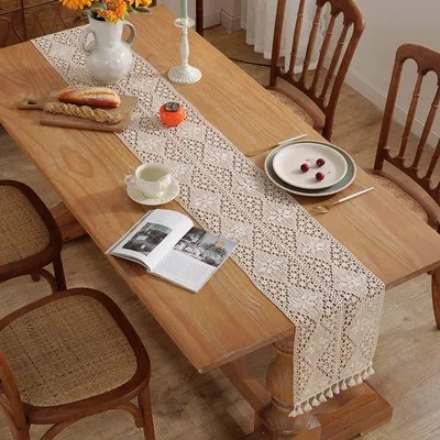 Productafbeelding van Unyqoos® Gehaakte tafelrunner, beige – katoen/polyester, vintage kantmotief voor een stijlvolle tafeldecoratie