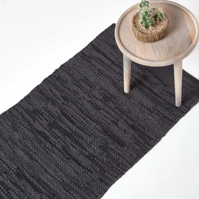 Produktbild von HOMESCAPES Schwarzer Leder-Webteppich Denver, 66 x 200 cm