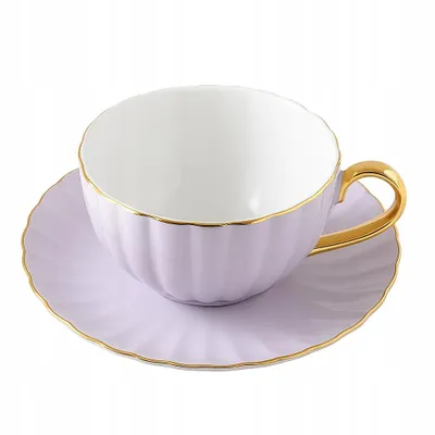 Produktbild von Porzellan Tasse mit Untertasse 220 ml Lila Gold – Elegante Kaffeetasse mit Goldrand, Klassisches Teeset Geriffelt