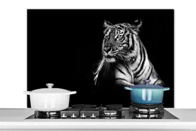 Produktbild von KitchenYeah®  Spritzschutz Küche - Küchenrückwand - Wandschutz für Herd und Spüle - Tiger - Tiere - Schwarz - Weiß 100x65 - Alu-Dibond (Alternative zum Spritzschutz aus Glas) - Hitzebeständig - Herdsp