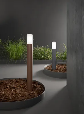 Productafbeelding van Lampo - Tuinpaal met E27-lampfitting, IP54, hoogte 90 cm, geverfd metaal, satijnglas, buitenpaal - Perenz - Cortenstaal