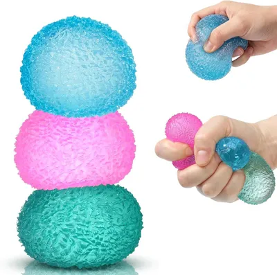 Immagine prodotto di Palline antistress in gomma maltosa - Set da 3 - Palline da stringere con effetto rilassante - Set di giocattoli antistress per alleviare l'ansia - Texture opaca, colore rosa