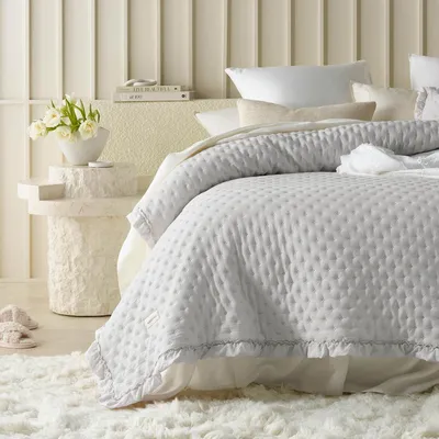 Obrázok produktu pre Dekoračná prikrývka na posteľ Molly Elegante, rozmery 240 x 260 cm, farba svetlosivá