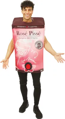 Mann im Rosé-Pissé-Weinkarton-Kostüm, Frontalansicht mit sichtbarem Zapfhahn.