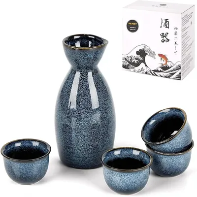Immagine prodotto di Set da sake in porcellana blu, composto da: 1 bottiglia, 4 tazze, confezione regalo