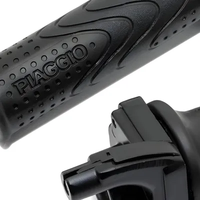 Produktbild von Piaggio Gasgriff mit Gaszug kompatibel mit Piaggio Typhoon 50, CM060985