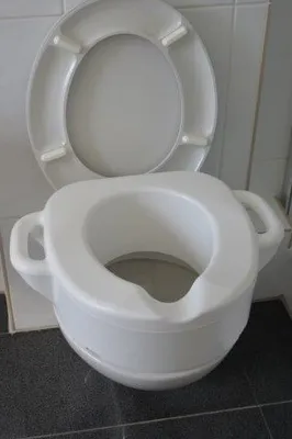 Produktbild von Toilettensitzerhöhung mit 2 Griffen