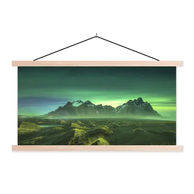 Produktbild von MuchoWow® Textilposter Nordlichter - Berg - Grün - Island 120x60 cm mit holzfarbenen Rahmen - Klemmleiste