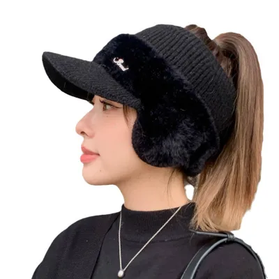 Produktbild von Strick-Baseballmütze für Damen, Herbst/Winter, Buchstaben-Design, Ohrenklappen, Plüsch, warme Mütze, Outdoor-Sport, winddicht, Pferdeschwanz-Mütze, Schwarz, Einheitsgröße