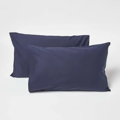 Produktbild von HOMESCAPES Dunkelblauer Kissenbezug 40 x 60 cm, 100% Baumwolle Fadendichte 200, 2er Pack