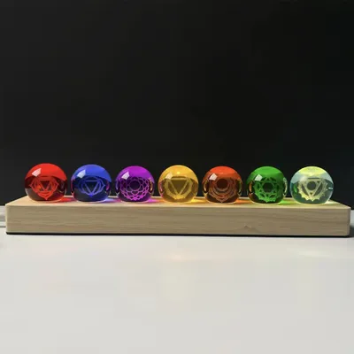 Immagine prodotto di Solidchoice - Sette sfere di cristallo dei chakra con base in legno