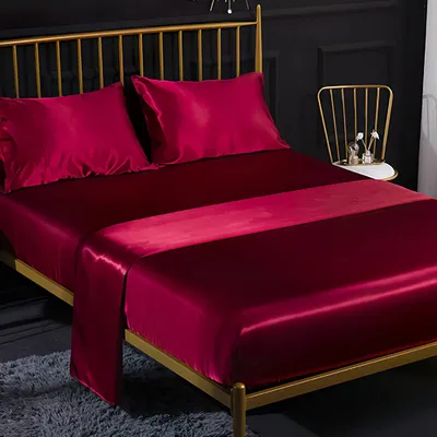 Produktbild von Bettwäsche-Set aus Satin mit Spannbettlaken und Kopfkissenbezügen