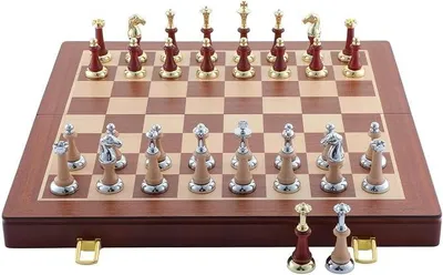Imagen del producto de Juego de ajedrez de madera plegable con detalles metálicos
