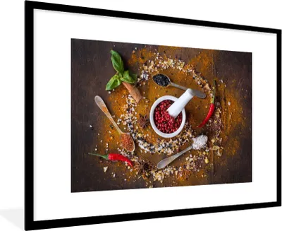 Produktbild von MuchoWow® Gerahmtes Poster Mörser - Kräuter - Löffel - Gewürze - Braun - Pfeffer 90x60 cm - Poster mit Schwarzem Bilderrahmen Wandposter Rahmen Foto Bilder - Wanddekoration - Fotos
