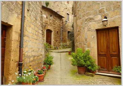 Produktbild von Wallario Wandbild Weg durch die Altstadt - Toskana in Italien, Größe: 70,30 x 100,30 cm, Poster mit weißem Kunststoffrahmen