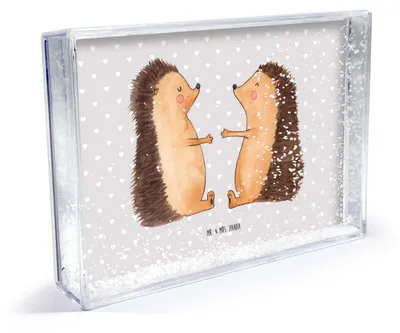 Produktbild von Mr. & Mrs. Panda Bilderrahmen Igel Liebe - Grau Pastell - Geschenk, Freundin, Glitzerrahmen, 3D-Rahmen, Hochzeitstag, Fotorahmen, dekoartikel, Hochzeit, wohnaccessoire