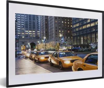 Produktbild von MuchoWow® Gerahmtes Poster New York - Taxi - Nacht 60x40 cm - Poster mit Schwarzem Bilderrahmen Wandposter Rahmen Foto Bilder - Schlafzimmer - Plakat in Rahmen - Drucken