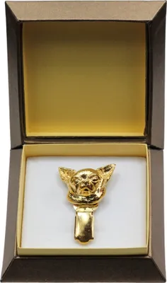 Produktbild von Chihuahua Kurzhaar I - Brosche mit Clip, vergoldeter Startnummernhalter, Geschenk für Hundeausstellung der Marke Art-Dog