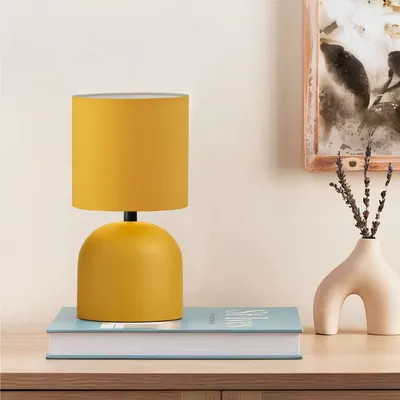 Immagine prodotto di Opviq, lampada da tavolo moderna con struttura in metallo, gialla, 15 x 15 x 30 cm | Paralume in PVC, cavo da 100 cm, attacco E27, max. 40 W | Design elegante per ogni ambiente, IP20.