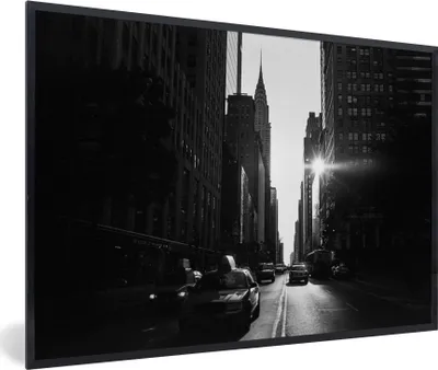 Produktbild von MuchoWow® MuchoWow® Gerahmtes Poster Eine ruhige Straße in New York in Schwarz und Weiß 30x20 cm - Poster mit zchwarzem Bilderrahmen - Kunstdruck - Bild-Poster