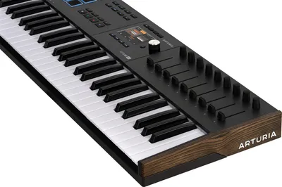 Produktbild von Arturia KeyLab Essential 61 mk3, 61 Schlüssel, Tasten, Drehregler, Schieber, USB, 890 mm, 240 mm, 70 mm