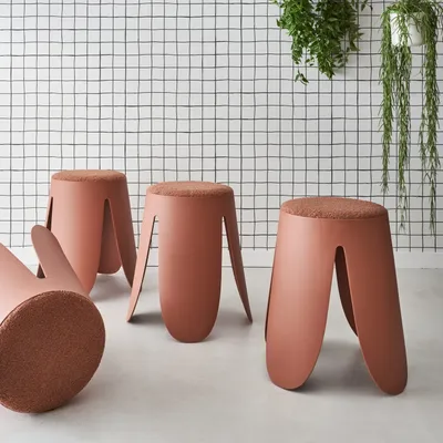 Produktbild von sweeek - 4er Set stapelbare Hocker, strukturierter Bouclébezug - Terrakotta