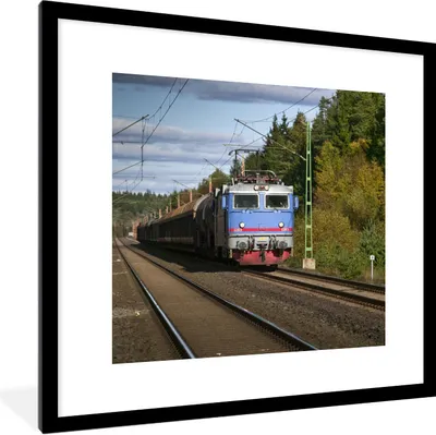 Produktbild von MuchoWow® Gerahmtes Poster Ein Zug auf einer Eisenbahnstrecke 40x40 cm - Poster mit Schwarzem Bilderrahmen Wandposter Rahmen Foto Bilder - Poster - Plakat im Rahmen