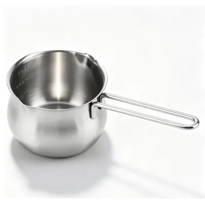 Productafbeelding van RVS steelpan, inductiegeschikt, 800 ml, met maatstrepen en dubbele schenktuit