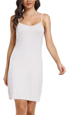 Image de Robe de nuit à encolure en V avec bretelles fines, idéale comme sous-vêtement