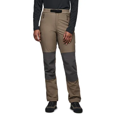 Damen Trekkinghose "Alpine Hybrid Pants" von Black Diamond; in beige und grau; mit einem Gürtel und funktionalem Design.