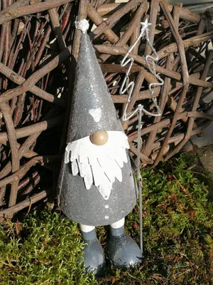 Productafbeelding van LED-kerstman met dennenboom, grijs. LED-kerstman met dennenboom - 24 cm
