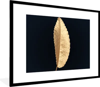 Produktbild von MuchoWow® Gerahmtes Poster Blätter - Schwarz und Gold - Luxus - Chic - Natur 80x60 cm - Poster mit Schwarzem Bilderrahmen Wandposter Rahmen Foto Bilder - Schlafzimmer-Dekorationen - Fotoposter