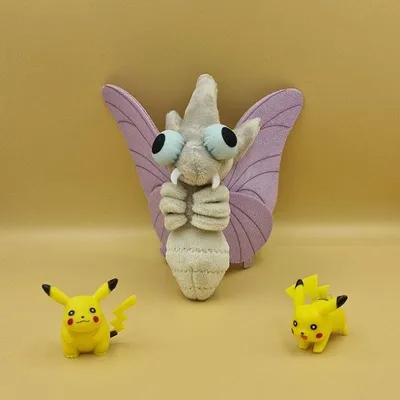 Produktbild von Pokemon Omot Kuscheltier - 18 cm Plüschtier Venomoth