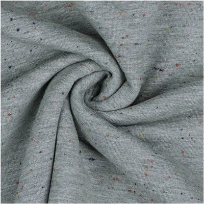 Sweat-Stoff Cosy Colours in Hellgrau – Drapiert für Bekleidung und Nähprojekte.