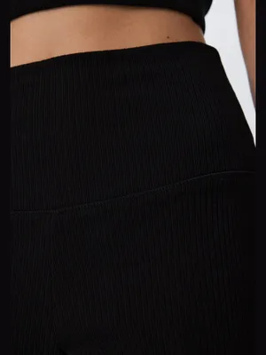 Produktbild von Damen Hose mit Rippstruktur, weichem Tragegefühl und bequemem Umschlagbund