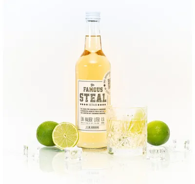 Obrázek produktu pro The Famous Steal likér s vodkou cassis a ovocnou limetkou 500ml